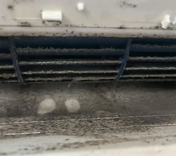 务川仡空调吹的风有股烧焦味是怎么回事